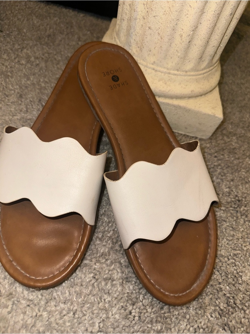 Shade & Shore White Scallop-Edge Slide Sandals